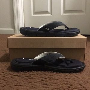 Women’s Nike comfort thong shoes